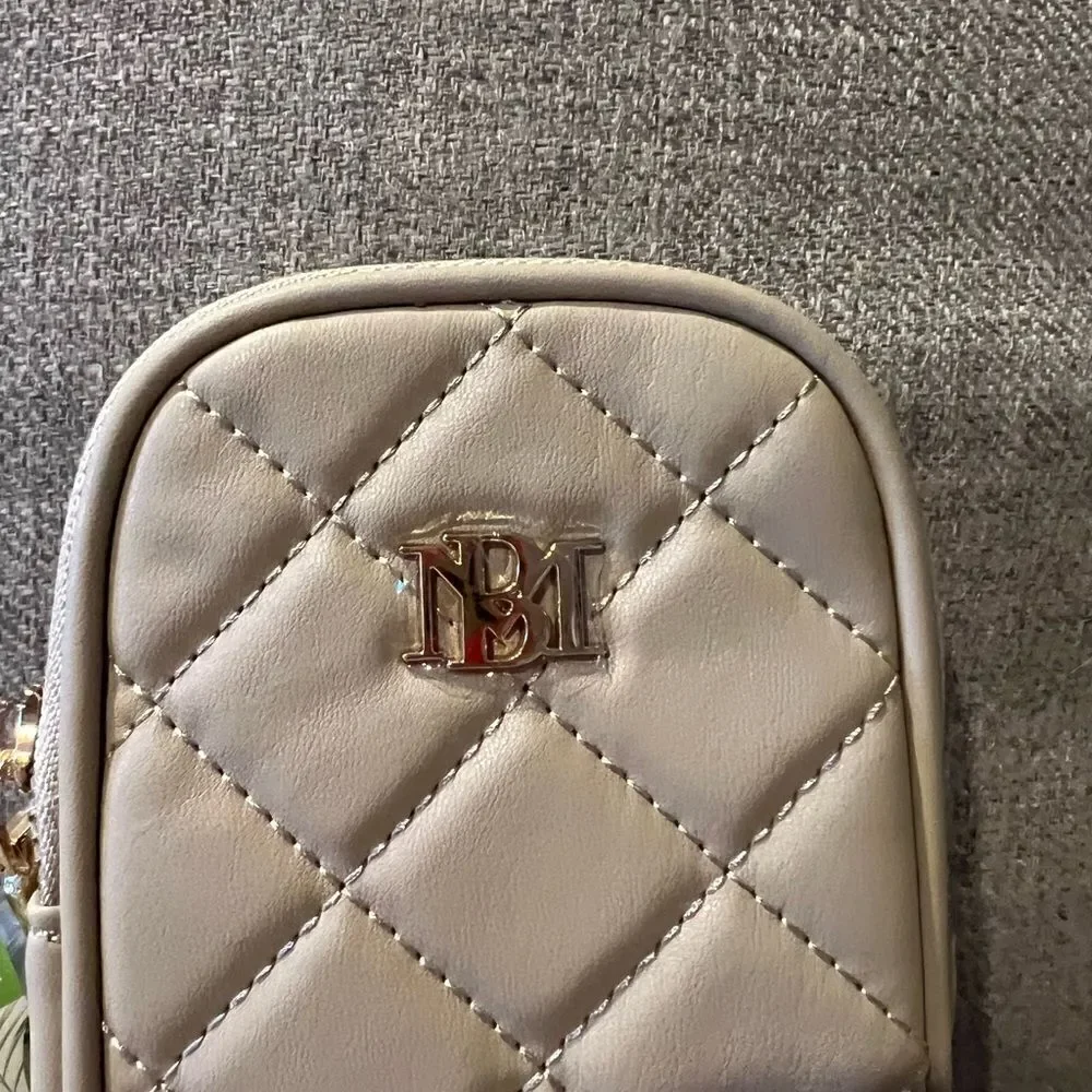 NWT badgley Mischka diamond‎ quilted crossbody phone case holder in cream